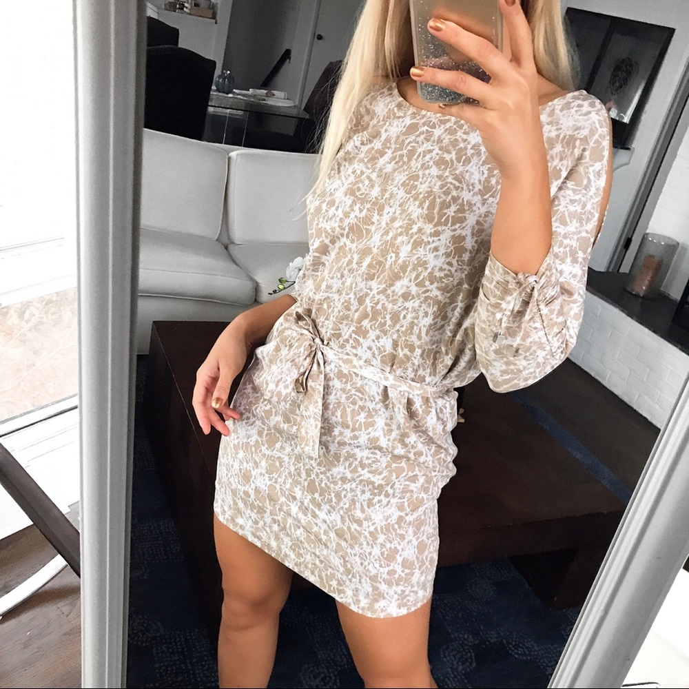 Michael Kors Beige and White Open Shoulder Mini Dress. 💜